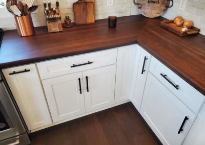 Flat Black T-Bar Handles on White Shaker Wood Counter