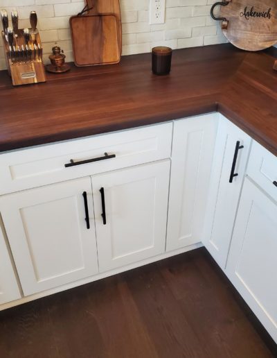 Flat Black T-Bar Handles on White Shaker Wood Counter