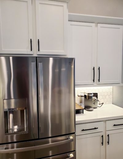 Subtle Arch Handles on White Shaker Upper Kitchen Cabinets