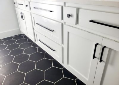 Thin Square Bar Handle and Knobs on White Shaker Cabinets