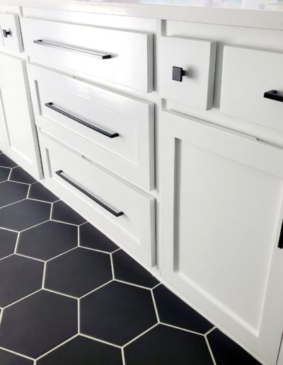 Thin Square Bar Handle and Knobs on White Shaker Cabinets